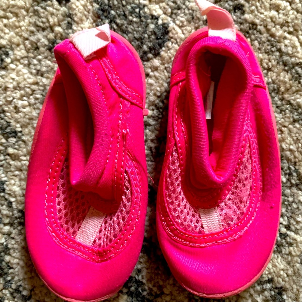 I Play water shoes Size 5